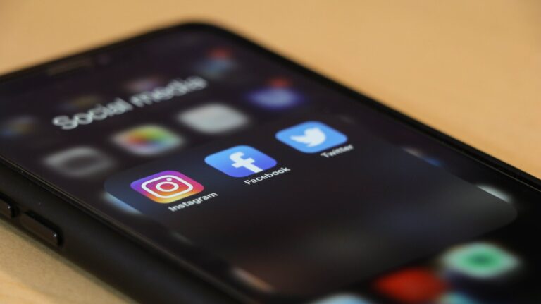 social media apps mobile home screen